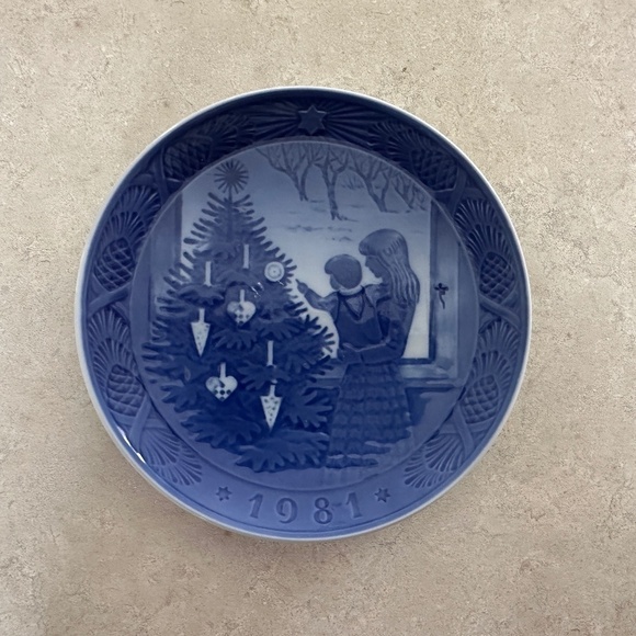 Royal Copenhagen Annual Blue Christmas 4 Plates Vintage Denmark 1981, 82, 83, 84 - Picture 2 of 16